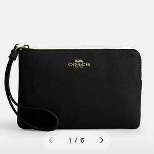 New Coach Black Corner Zip Wristlet